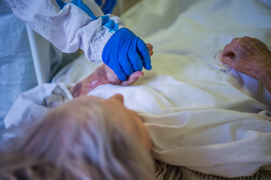 SAD: 3.362 preminulih od koronavirusa u jednom danu